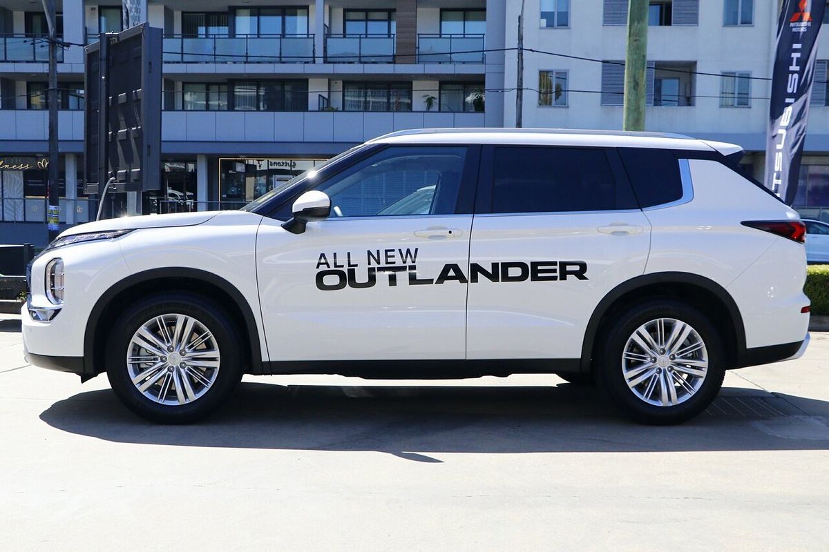 2024 Mitsubishi Outlander LS ZM