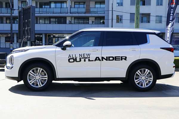 2024 Mitsubishi Outlander LS ZM