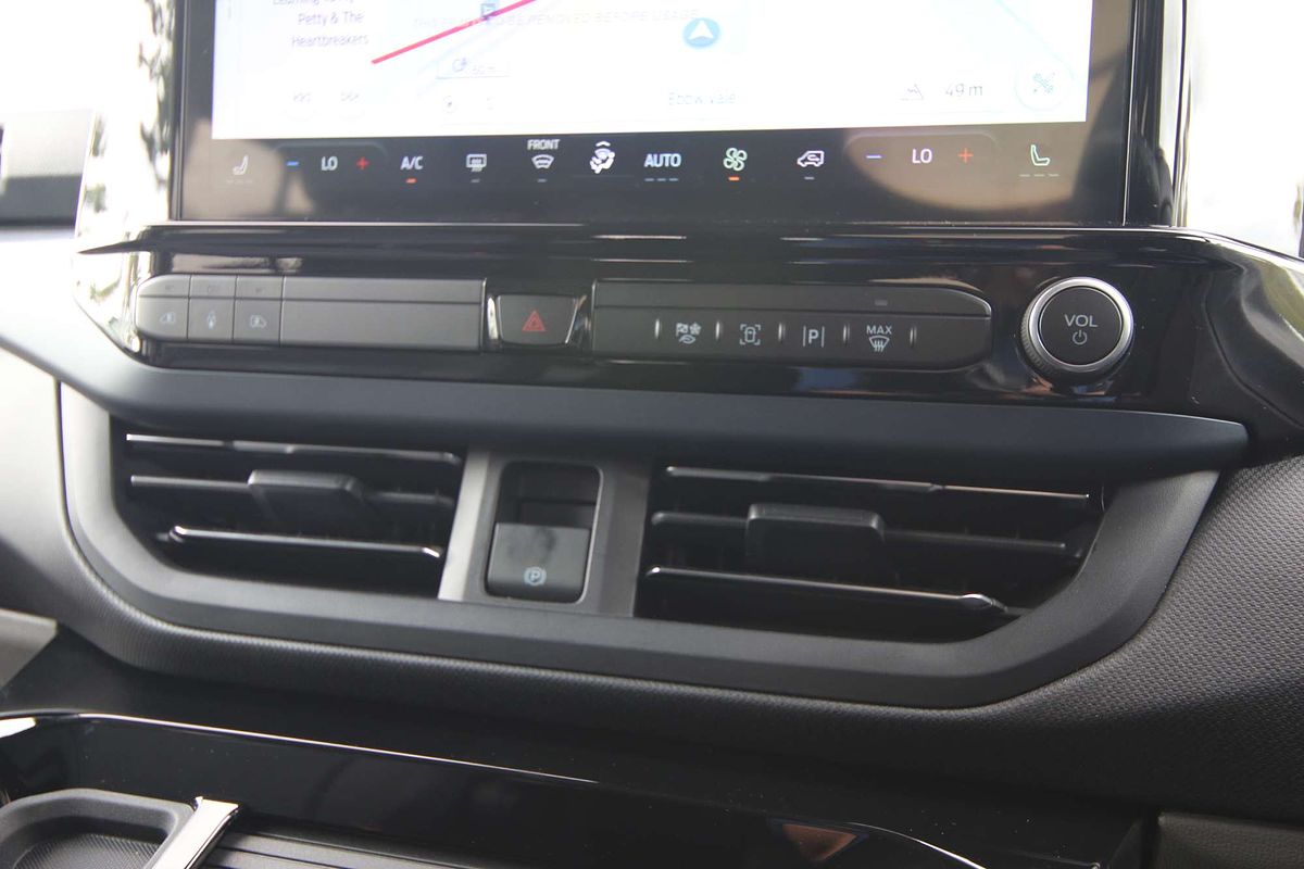 2024 Ford Tourneo Active AV SWB