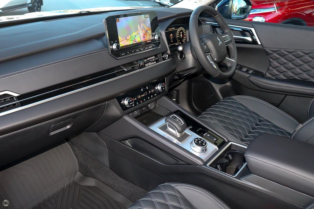 2024 Mitsubishi Outlander Exceed ZM