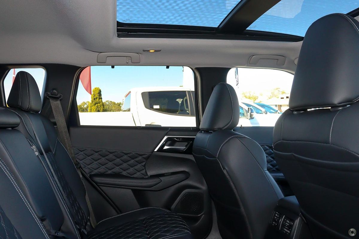 2024 Mitsubishi Outlander Exceed ZM