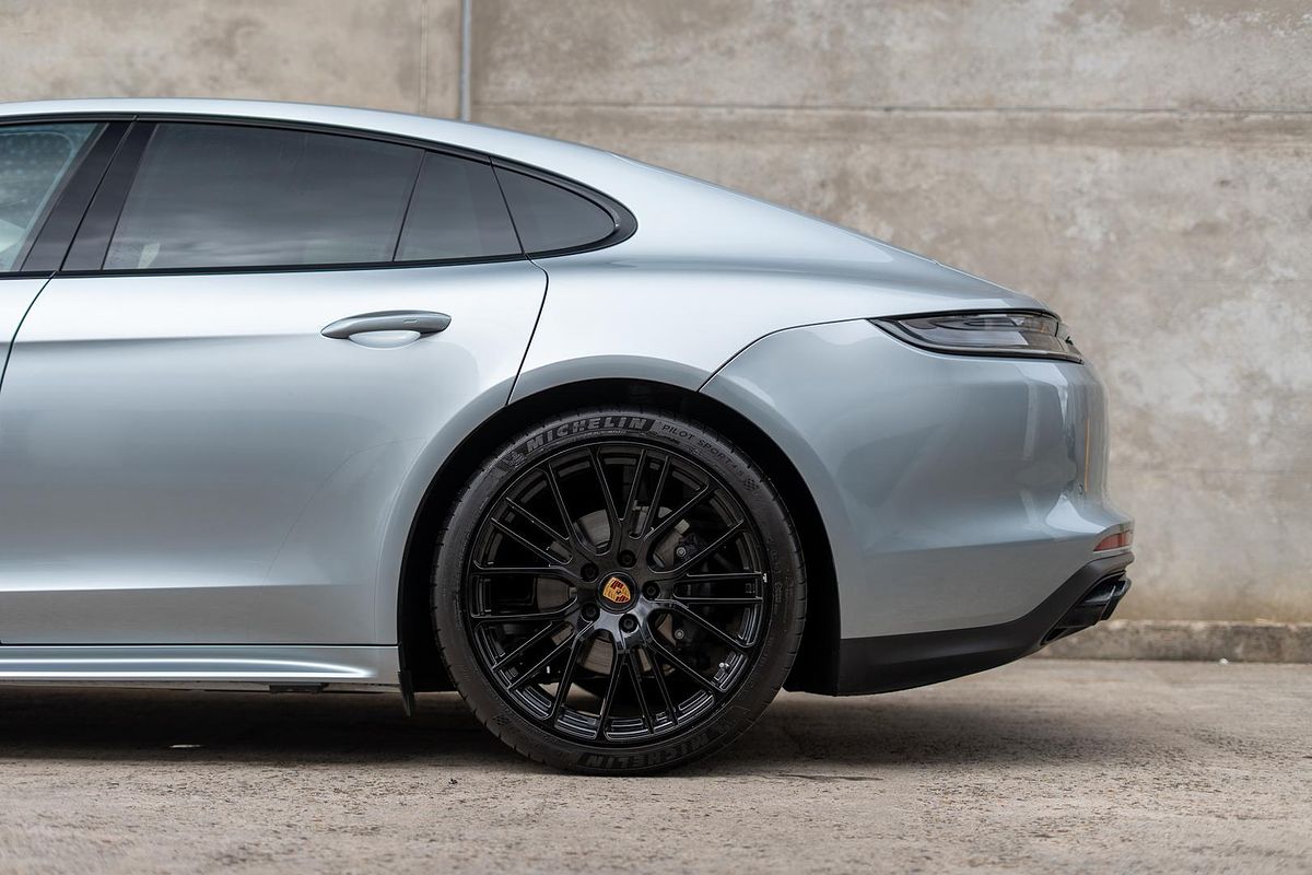 2022 Porsche Panamera Platinum Edition 971