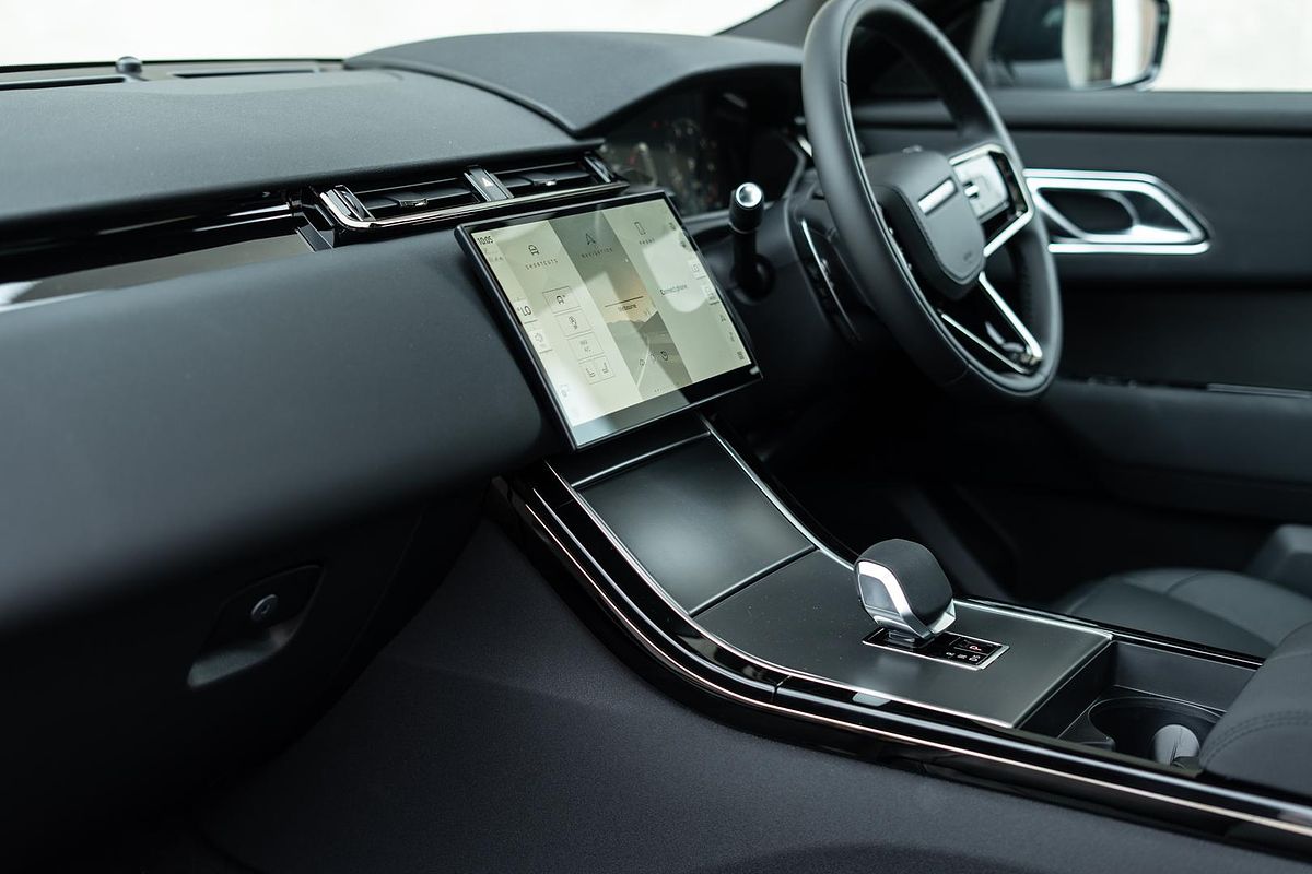 2024 Land Rover Range Rover Velar P250 Dynamic SE L560