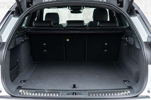 2024 Land Rover Range Rover Velar P250 Dynamic SE L560