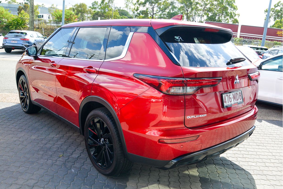 2023 Mitsubishi Outlander Black Edition ZM