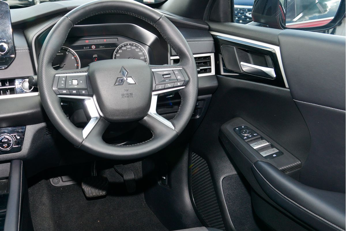 2023 Mitsubishi Outlander Black Edition ZM