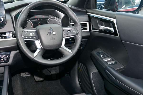 2023 Mitsubishi Outlander Black Edition ZM