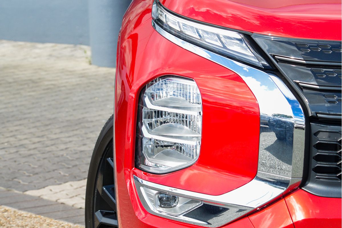 2023 Mitsubishi Outlander Black Edition ZM
