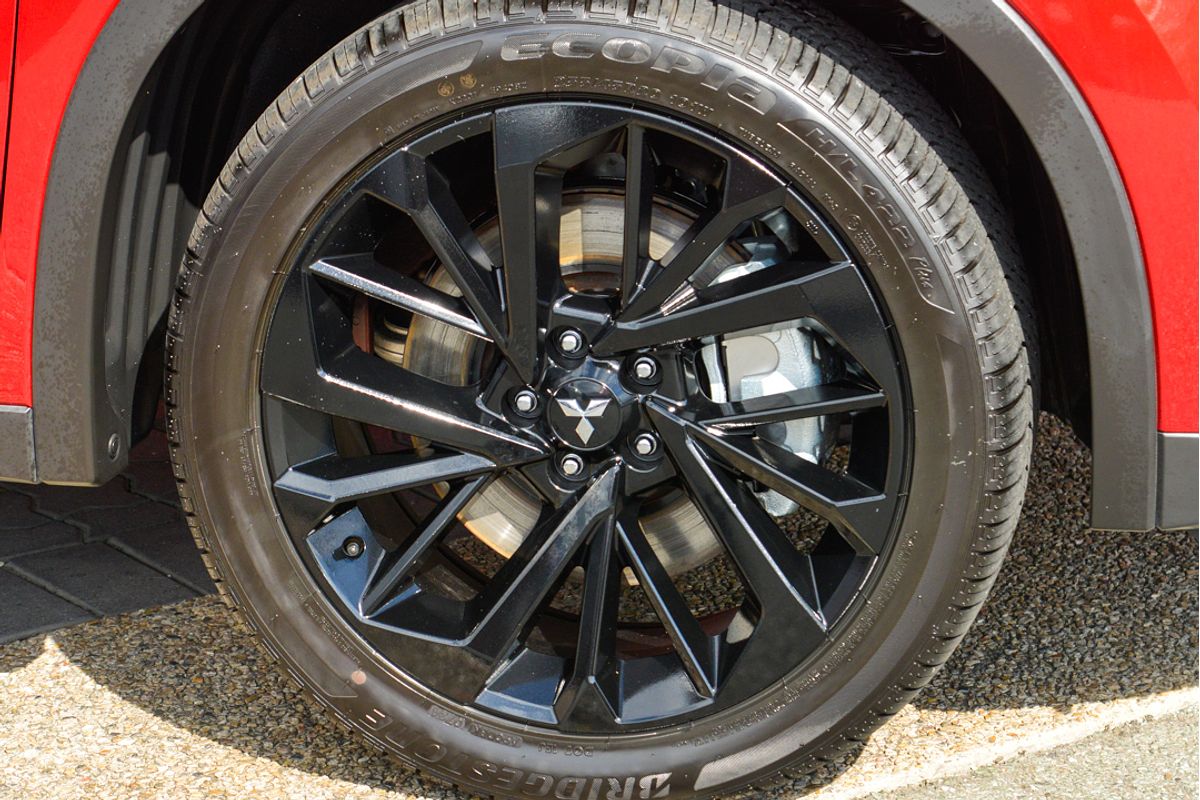 2023 Mitsubishi Outlander Black Edition ZM