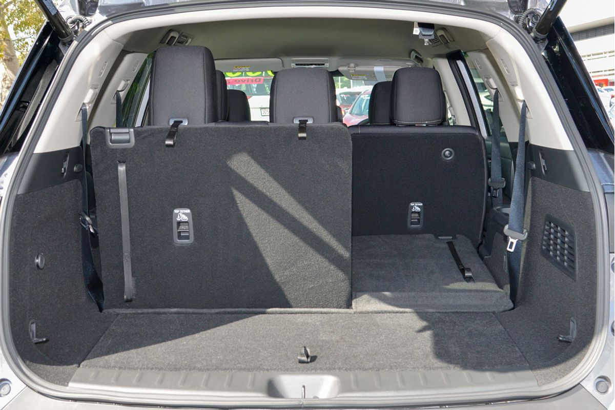2024 Nissan Pathfinder ST-L R53