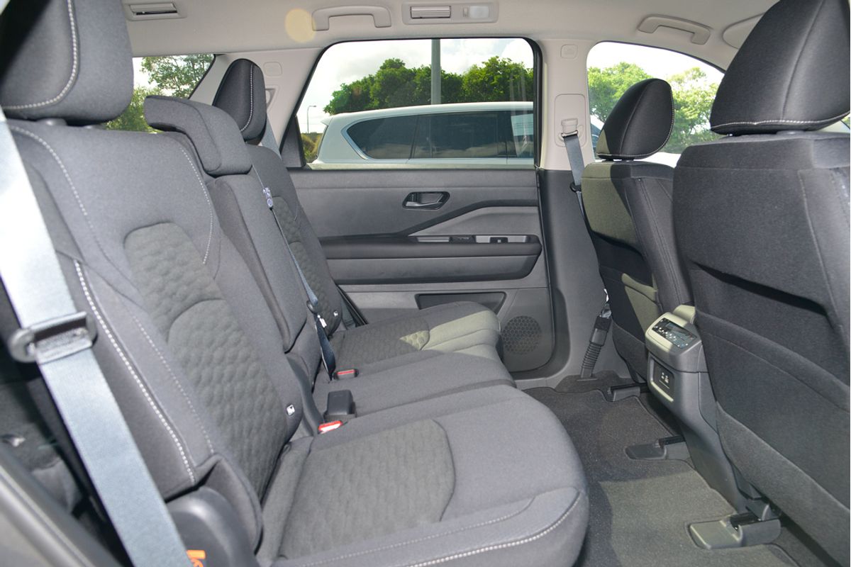 2024 Nissan Pathfinder ST-L R53