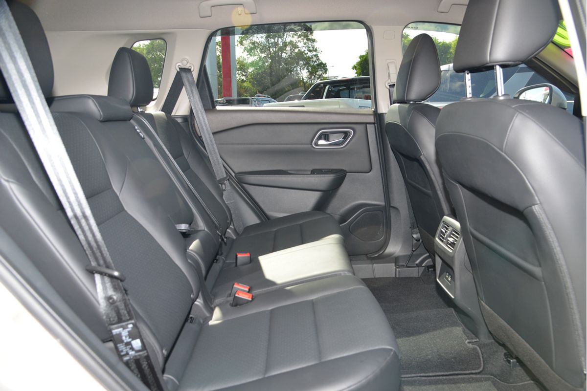 2024 Nissan X-TRAIL ST-L T33