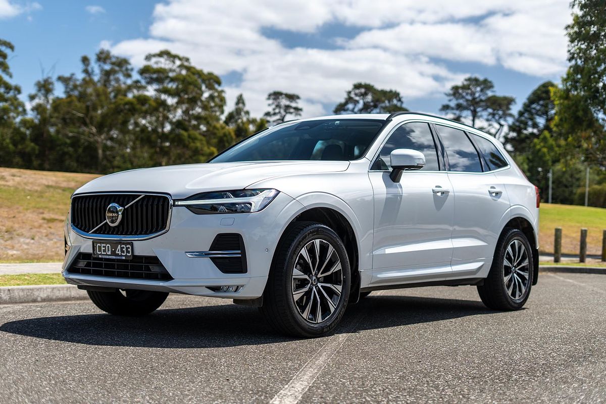 2022 Volvo XC60 Plus B5