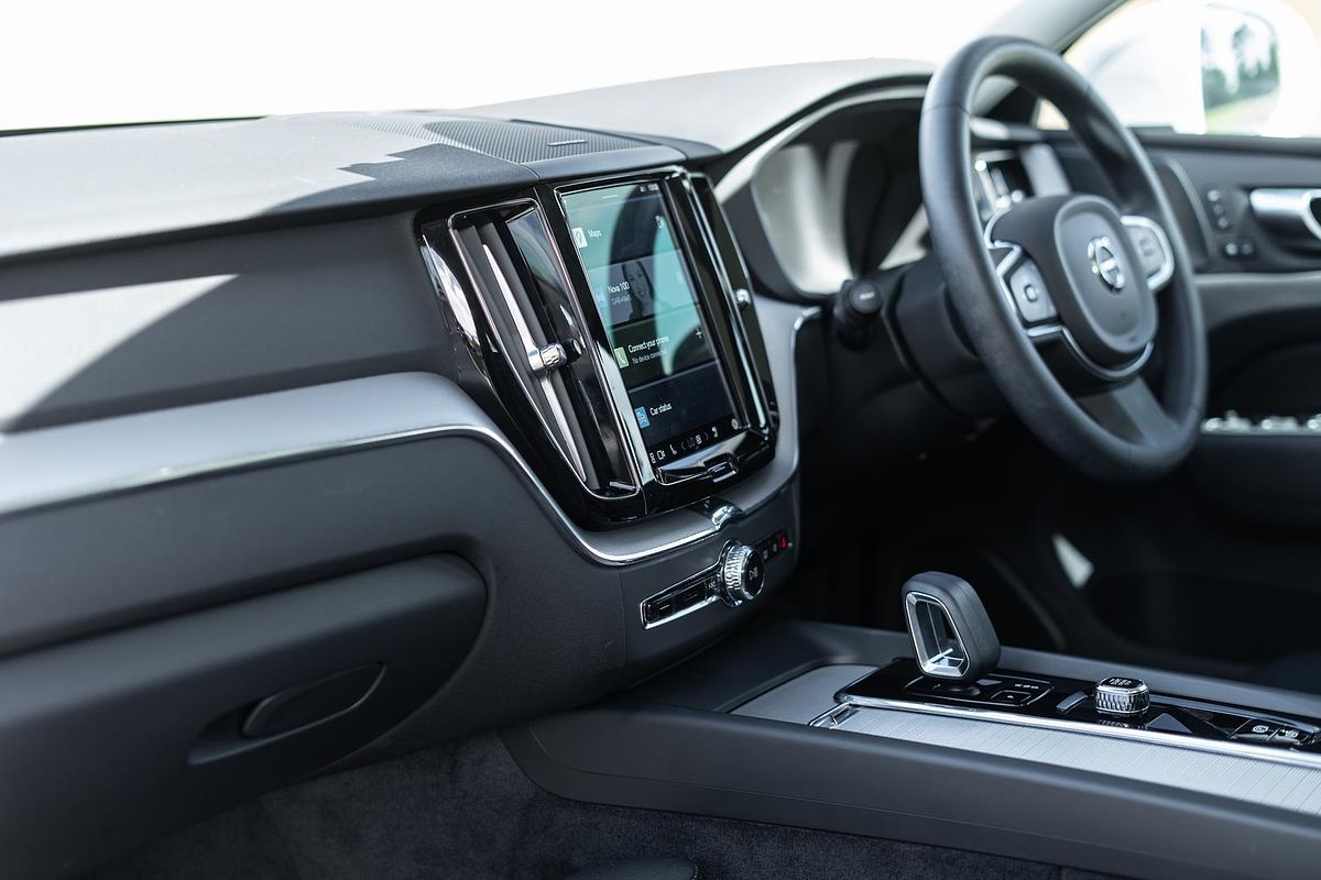 2022 Volvo XC60 Plus B5