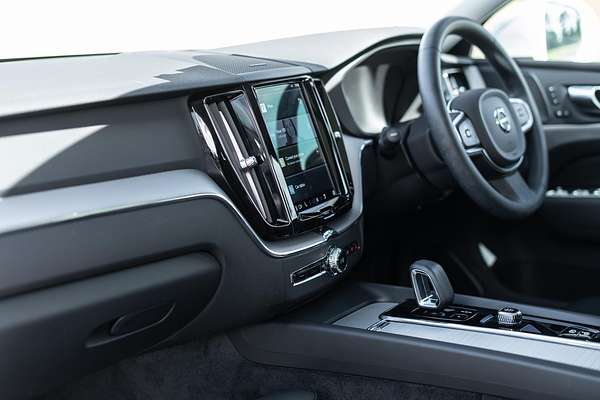 2022 Volvo XC60 Plus B5
