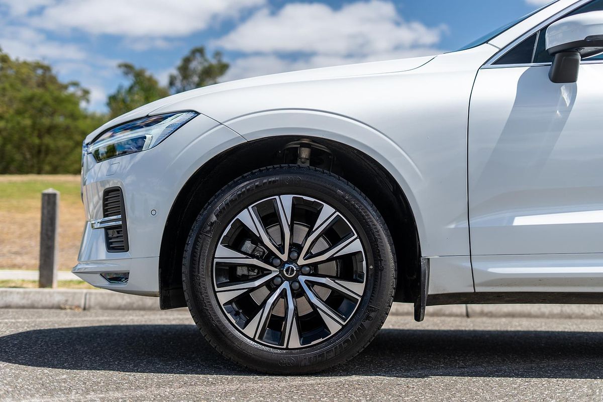 2022 Volvo XC60 Plus B5