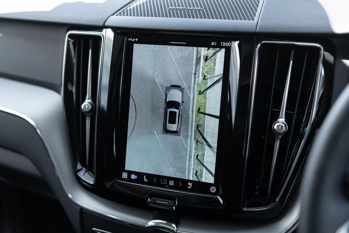 2022 Volvo XC60 Plus B5