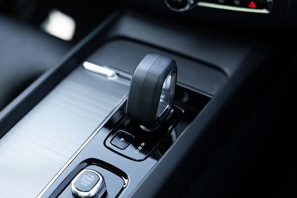 2022 Volvo XC60 Plus B5