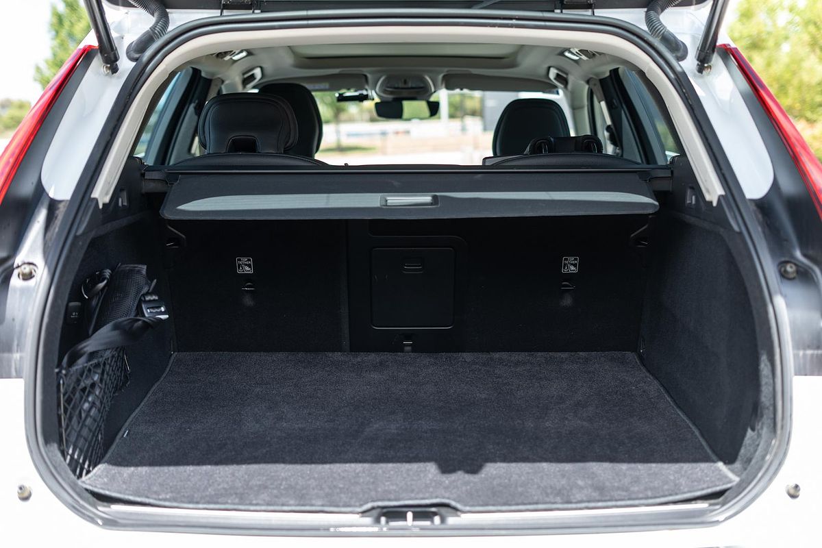 2022 Volvo XC60 Plus B5