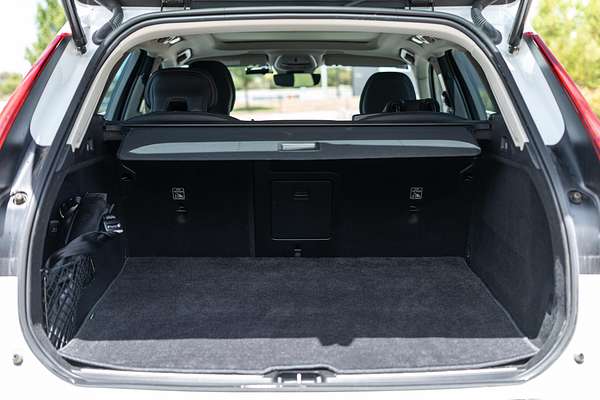 2022 Volvo XC60 Plus B5