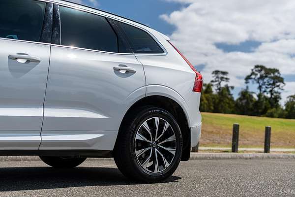 2022 Volvo XC60 Plus B5