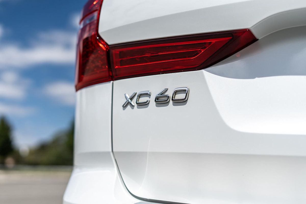 2022 Volvo XC60 Plus B5