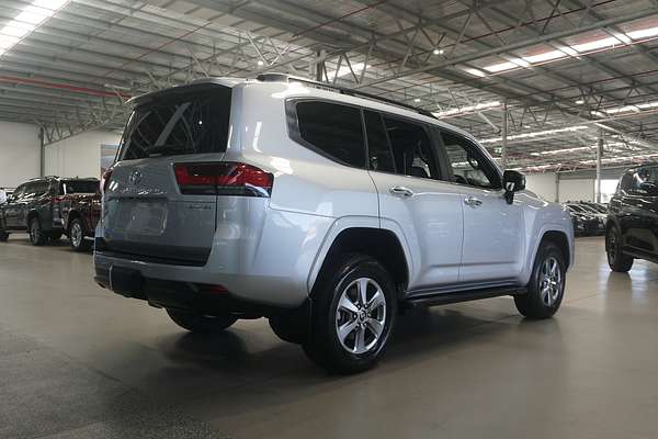 2024 Toyota Landcruiser Sahara FJA300R