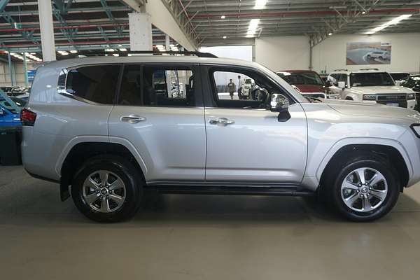 2024 Toyota Landcruiser Sahara FJA300R