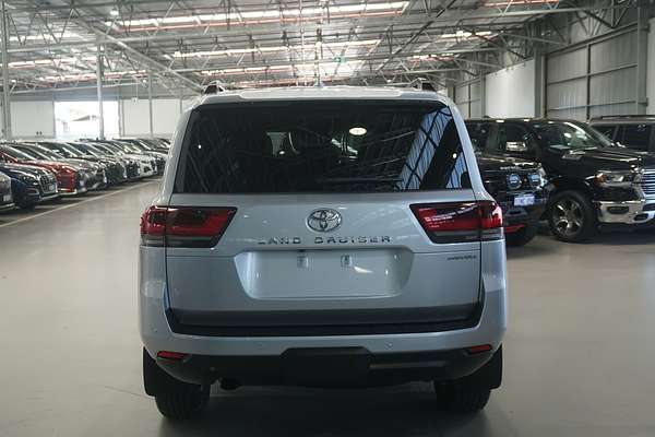 2024 Toyota Landcruiser Sahara FJA300R