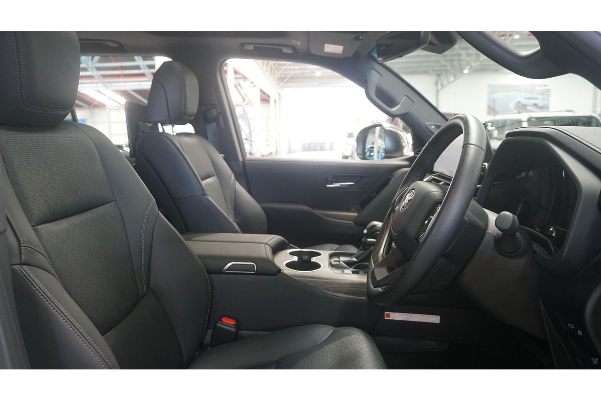 2024 Toyota Landcruiser Sahara FJA300R
