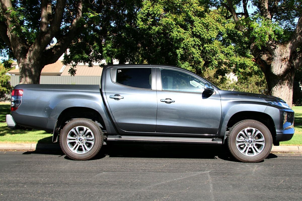 2023 Mitsubishi Triton GLS MR 4X4