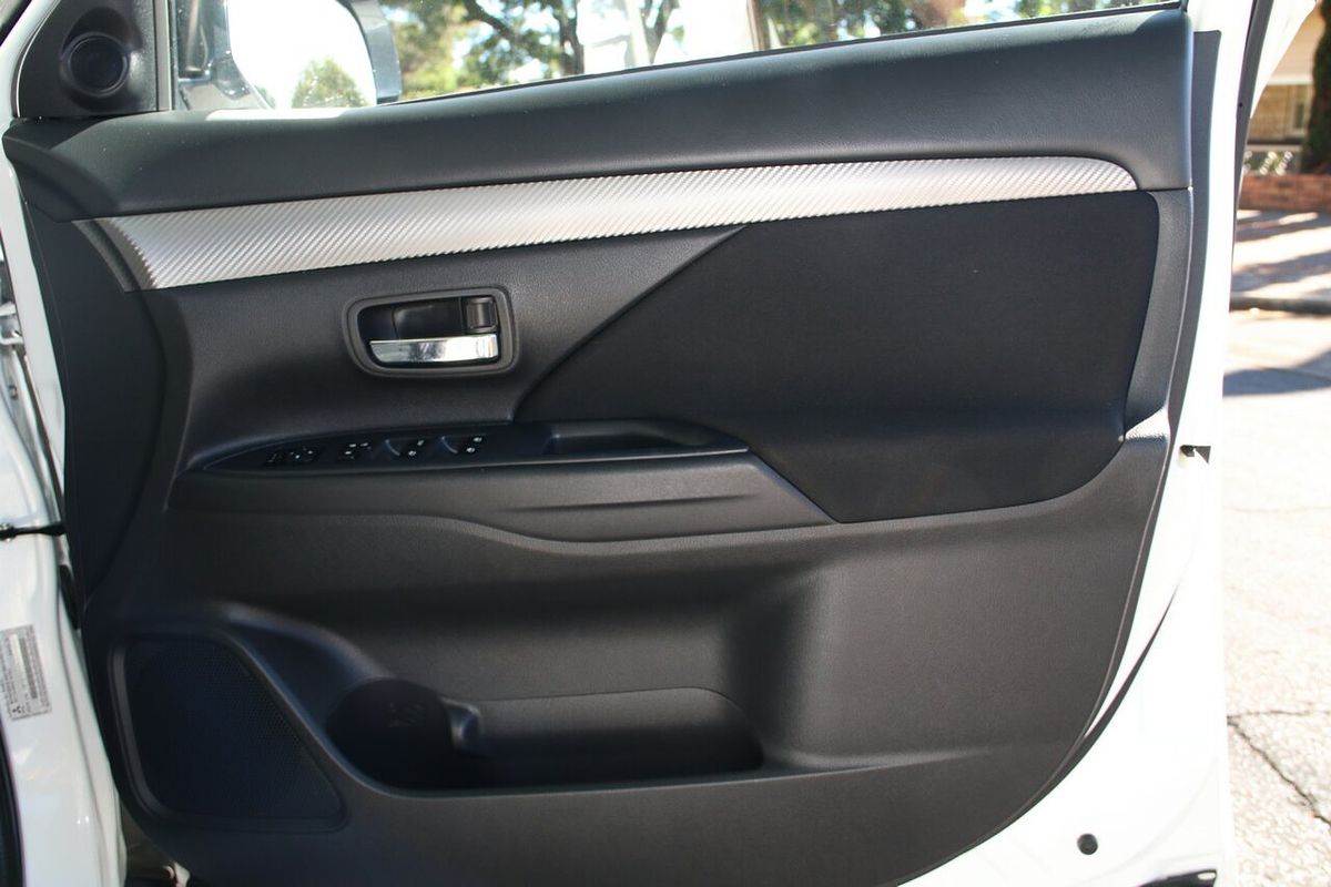 2016 Mitsubishi Outlander LS Safety Pack ZK