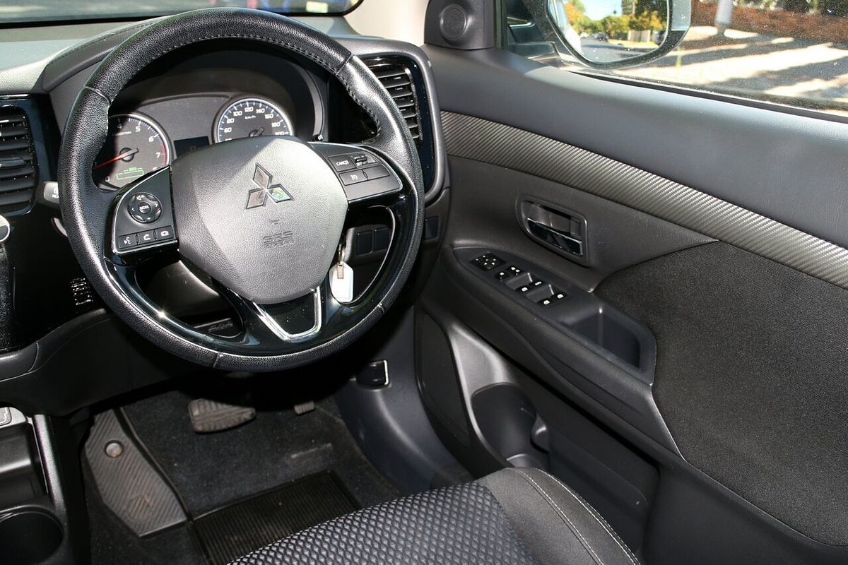 2016 Mitsubishi Outlander LS Safety Pack ZK