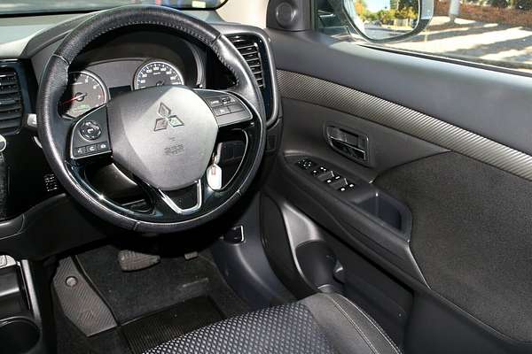 2016 Mitsubishi Outlander LS Safety Pack ZK