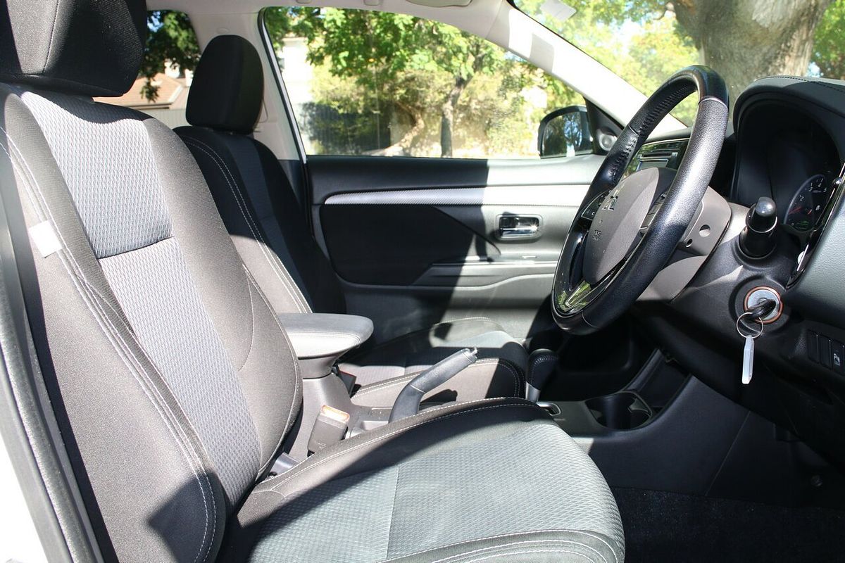 2016 Mitsubishi Outlander LS Safety Pack ZK