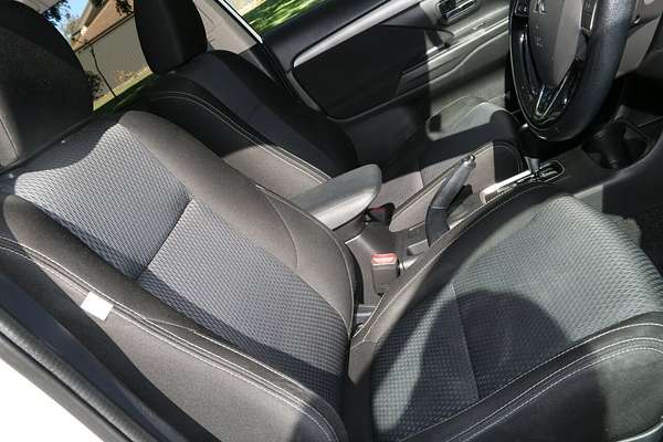 2016 Mitsubishi Outlander LS Safety Pack ZK