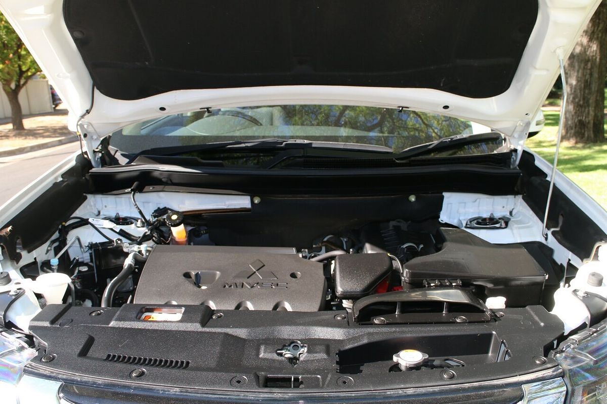2016 Mitsubishi Outlander LS Safety Pack ZK