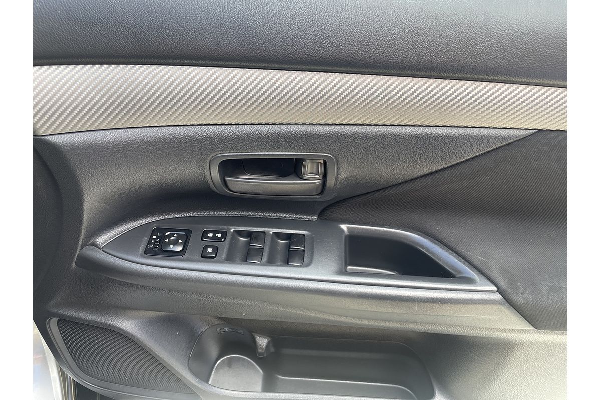 2012 Mitsubishi Outlander ES ZJ