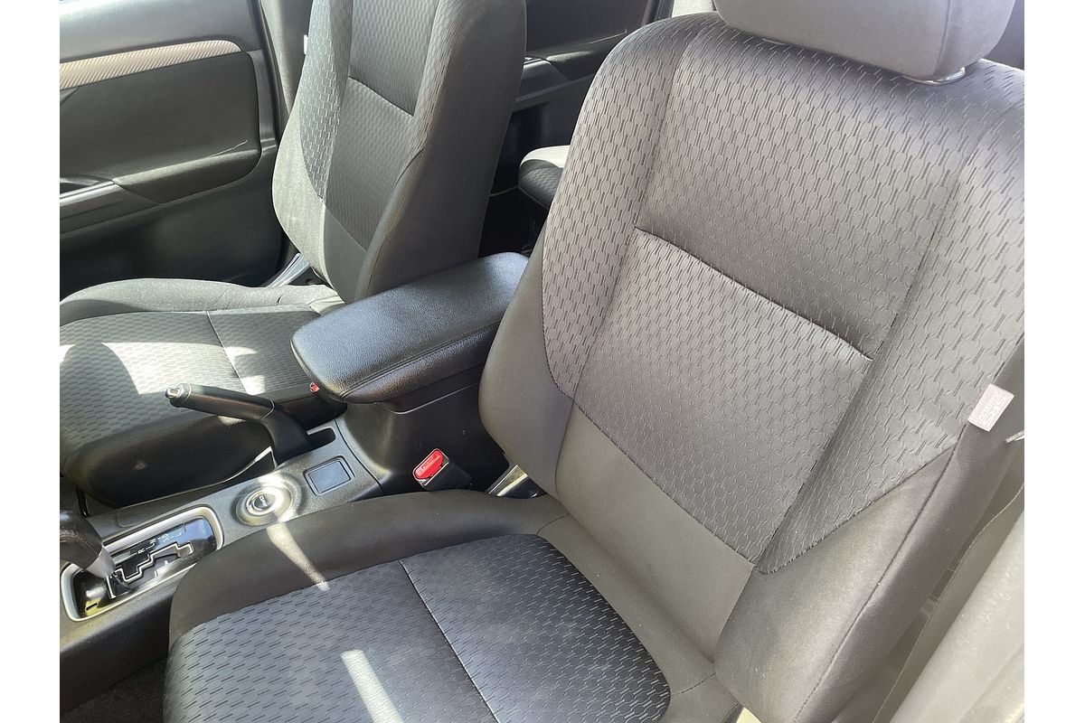 2012 Mitsubishi Outlander ES ZJ