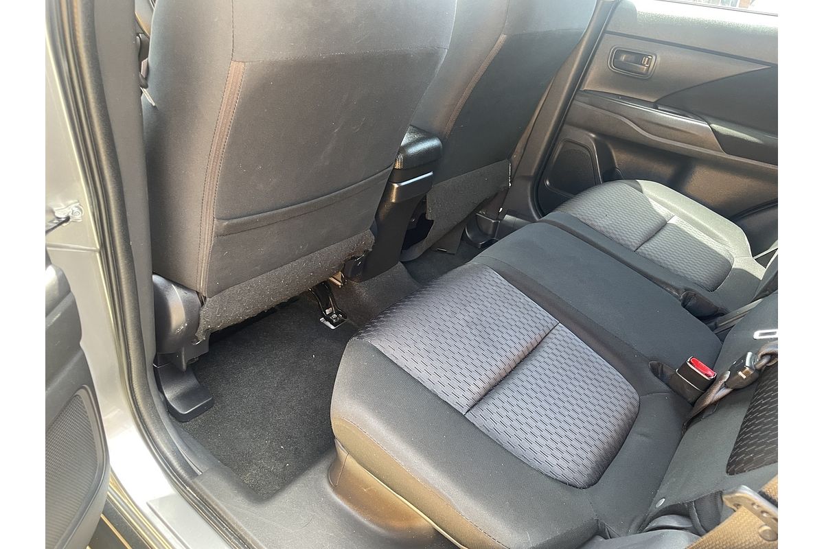 2012 Mitsubishi Outlander ES ZJ