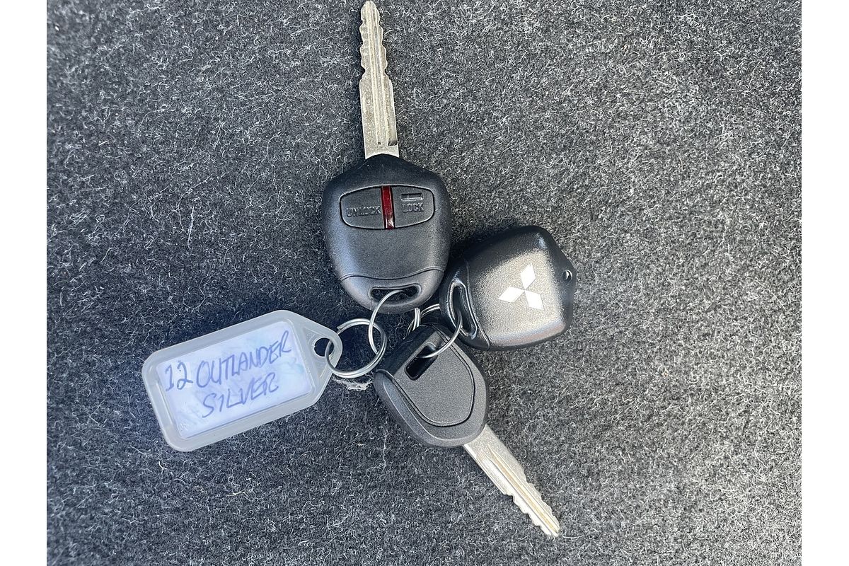 2012 Mitsubishi Outlander ES ZJ