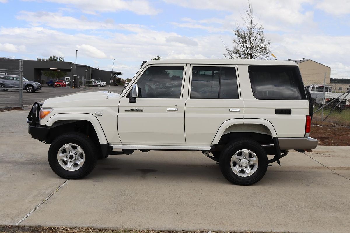 2022 Toyota Landcruiser GXL VDJ76R