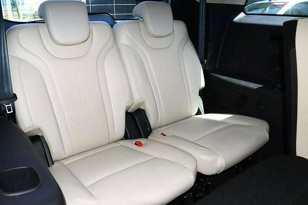 2024 Mahindra XUV700 AX7L