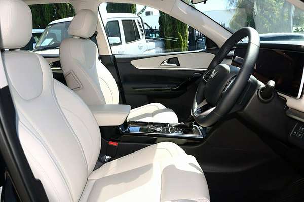 2024 Mahindra XUV700 AX7L