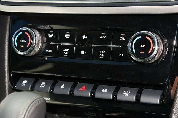 2024 Mahindra XUV700 AX7L