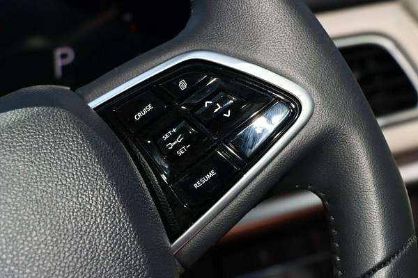 2024 Mahindra XUV700 AX7L