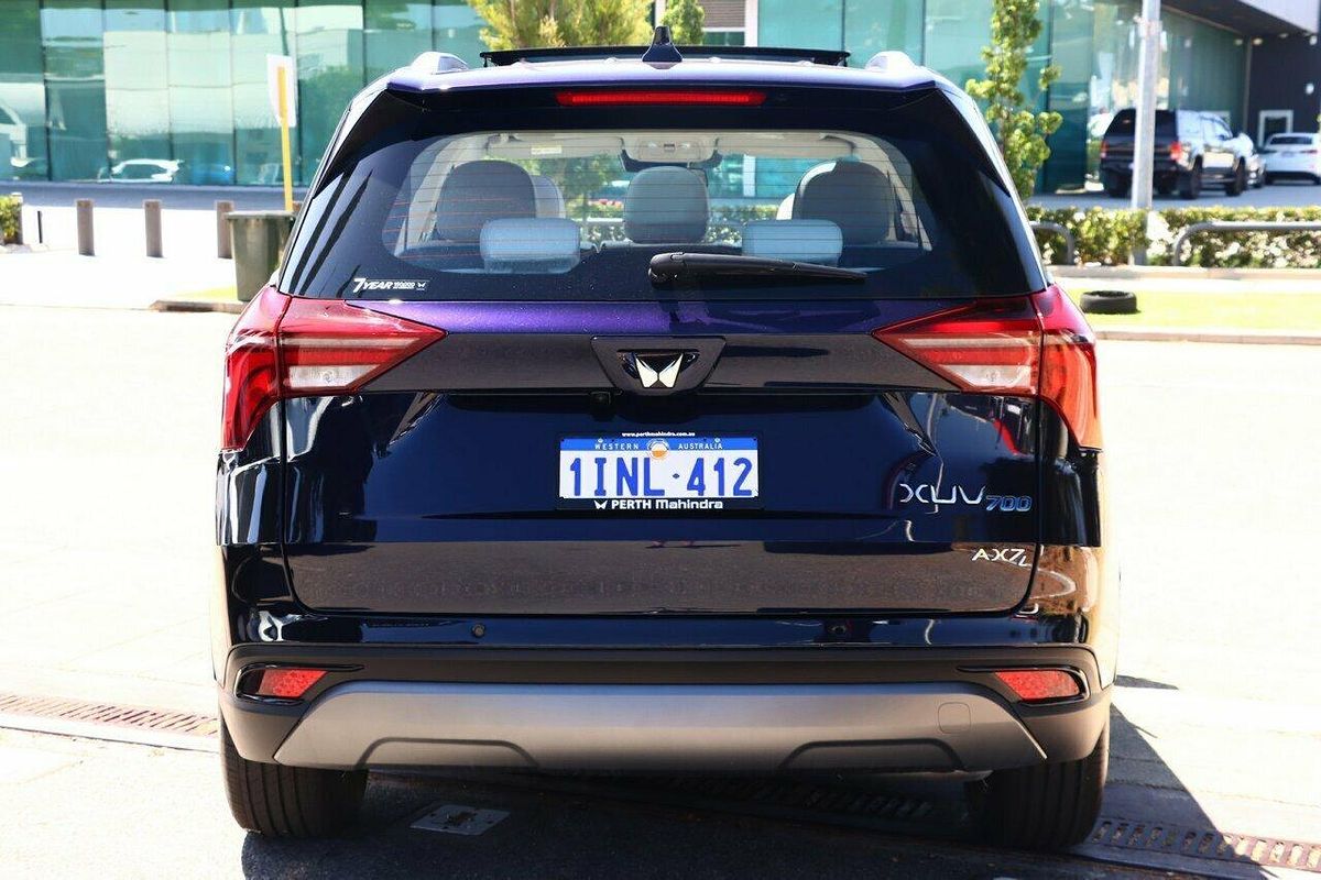 2024 Mahindra XUV700 AX7L