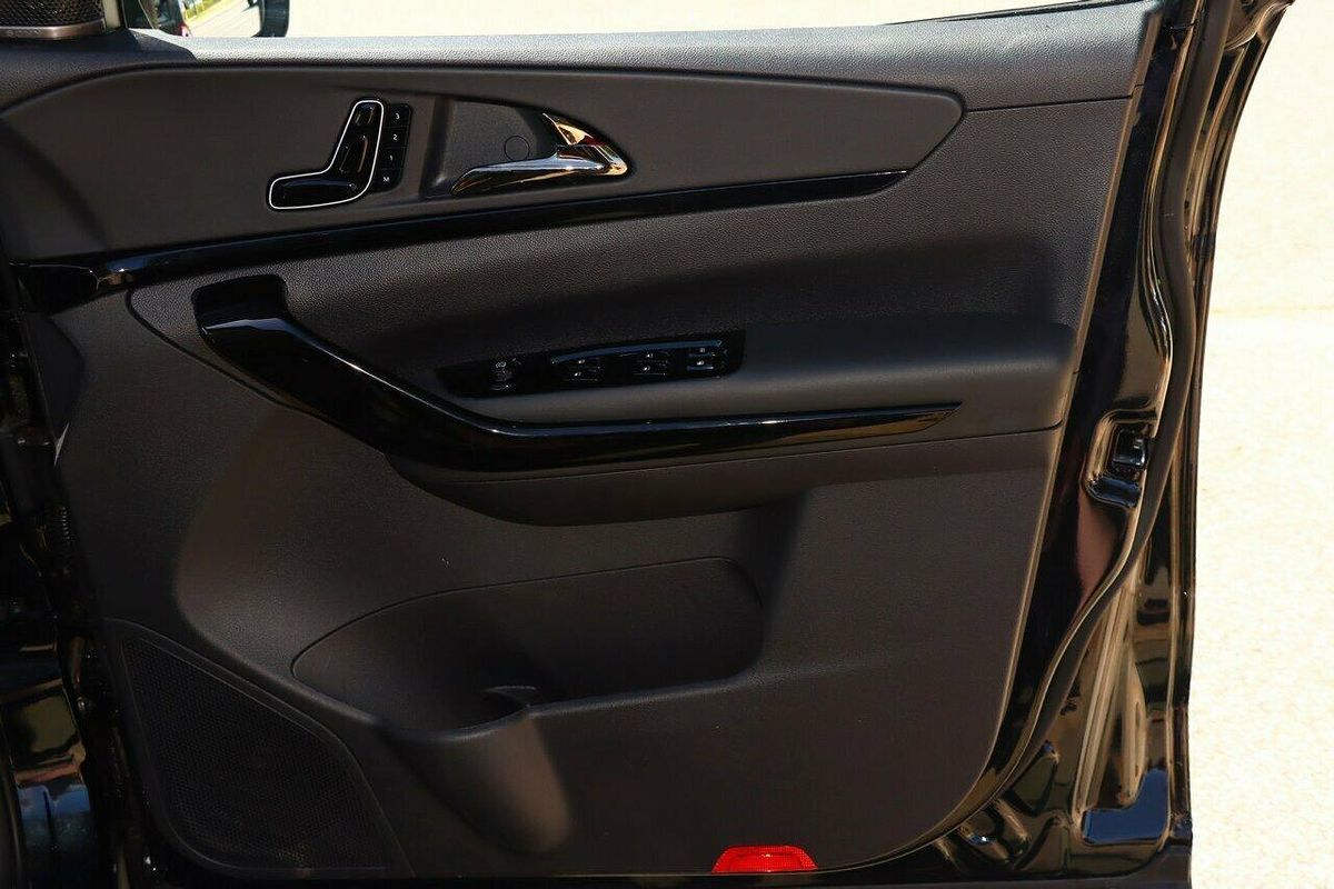 2024 Mahindra XUV700 AX7L Black Edition