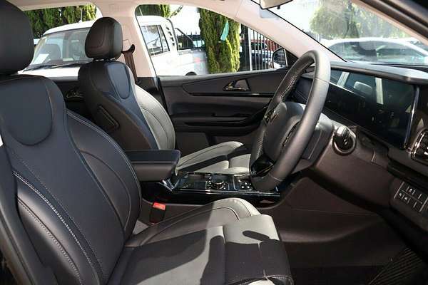 2024 Mahindra XUV700 AX7L Black Edition