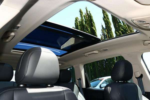 2024 Mahindra XUV700 AX7L Black Edition